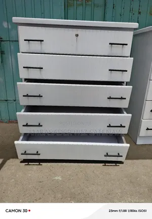 የልብስ ሸሚዝ ኮሞ