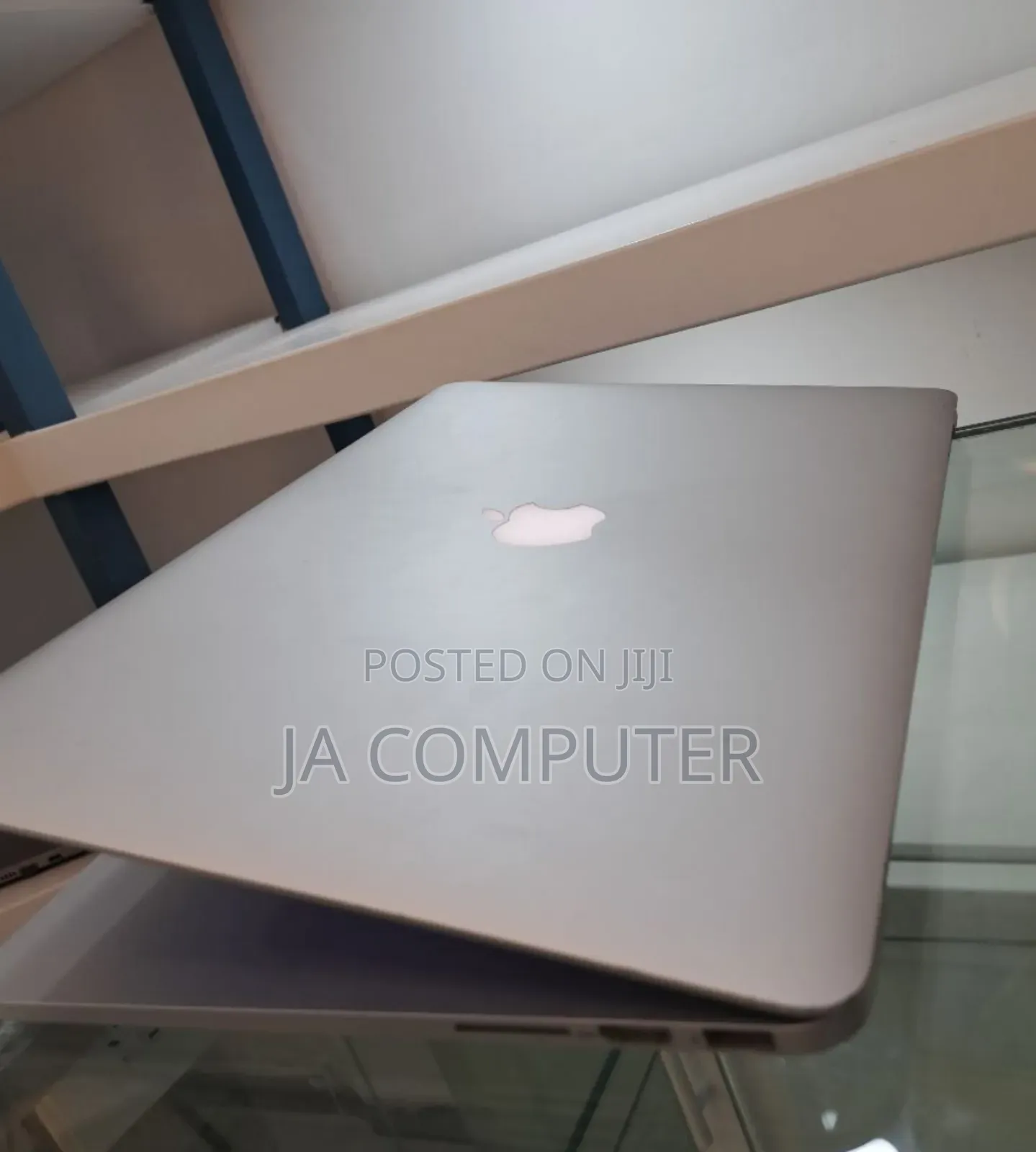 New Laptop Apple MacBook Pro 2015 16GB Intel Core I5 SSD 256GB