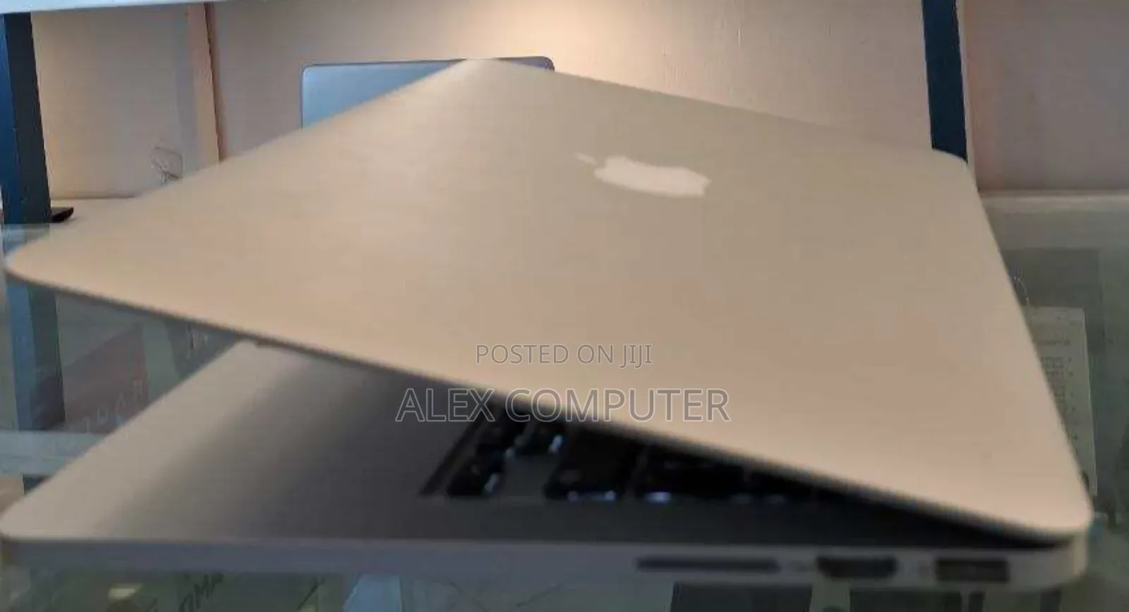 New Laptop Apple MacBook Pro 2015 8GB Intel Core I5 SSD 256GB