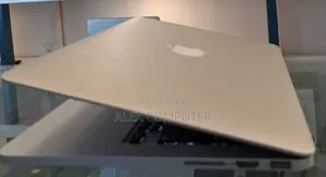 New Laptop Apple MacBook Pro 2015 8GB Intel Core I5 SSD 256GB