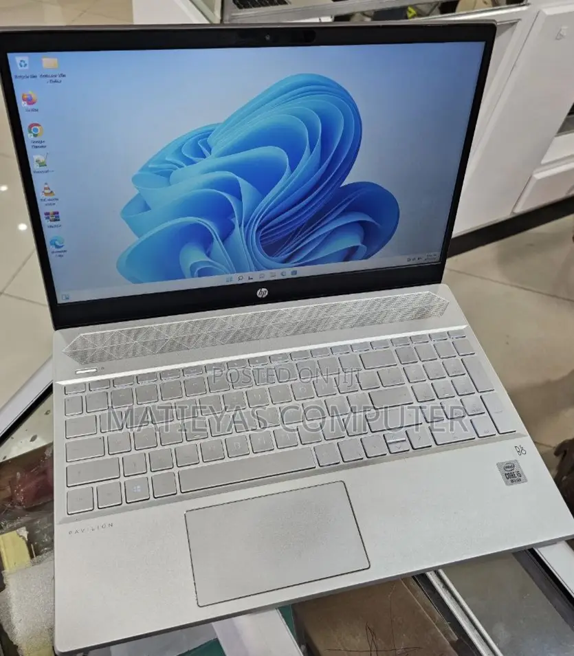 New Laptop HP Pavilion 10 16GB Intel Core I5 SSD 256GB