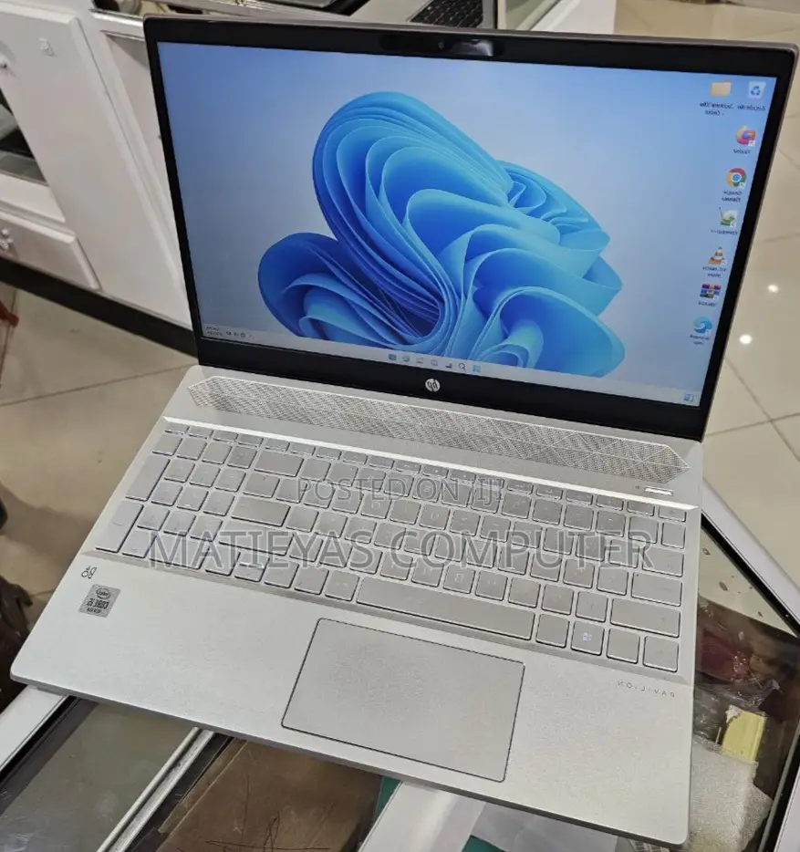 New Laptop HP Pavilion 10 16GB Intel Core I5 SSD 256GB