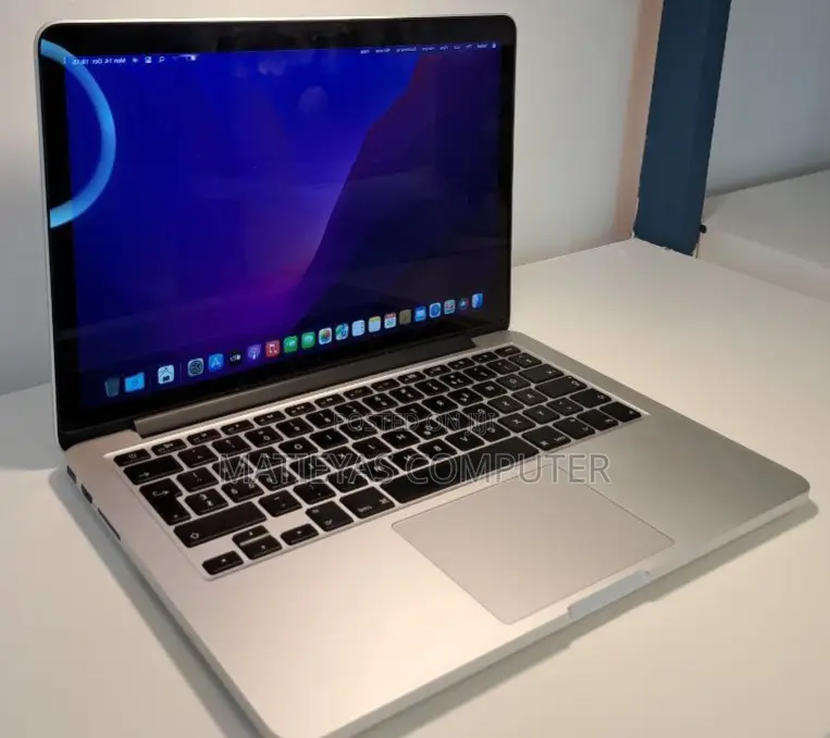 New Laptop Apple MacBook Pro 2015 8GB Intel Core I5 SSD 256GB