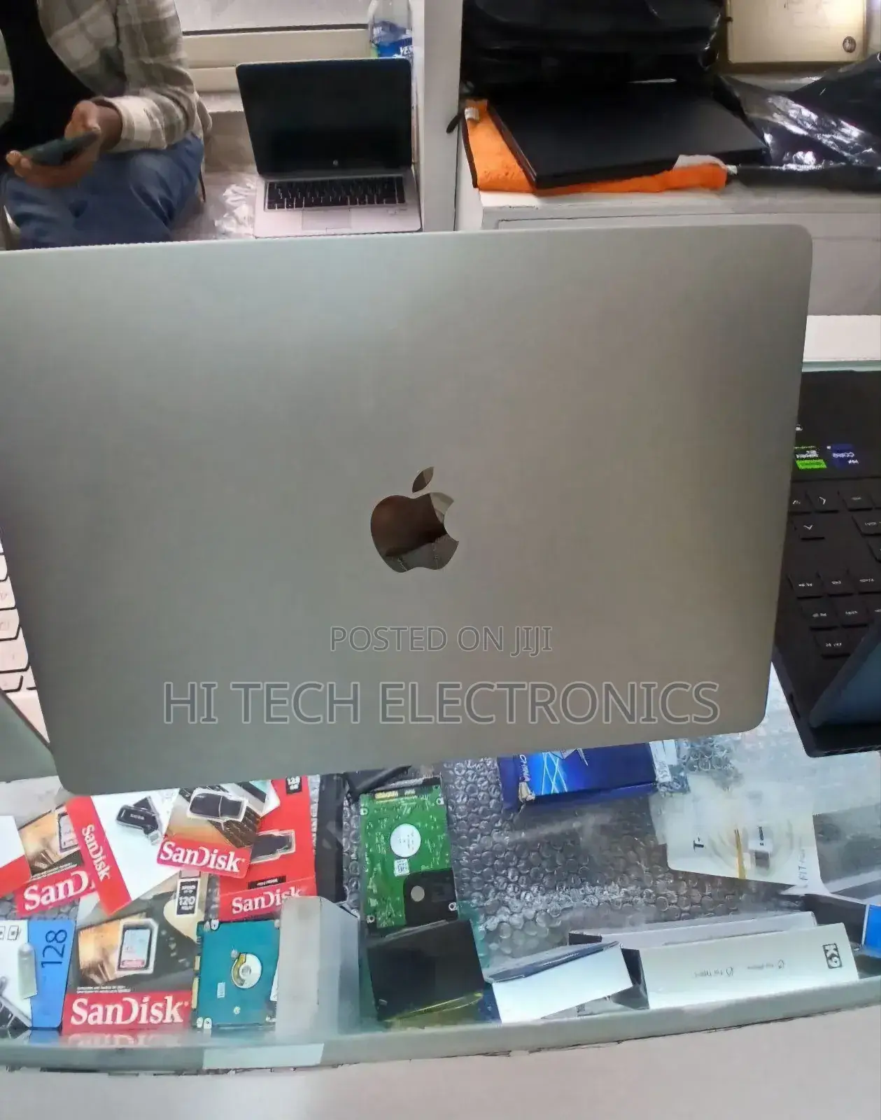 New Laptop Apple MacBook Air 2022 M2 8GB Apple M2 SSD 256GB
