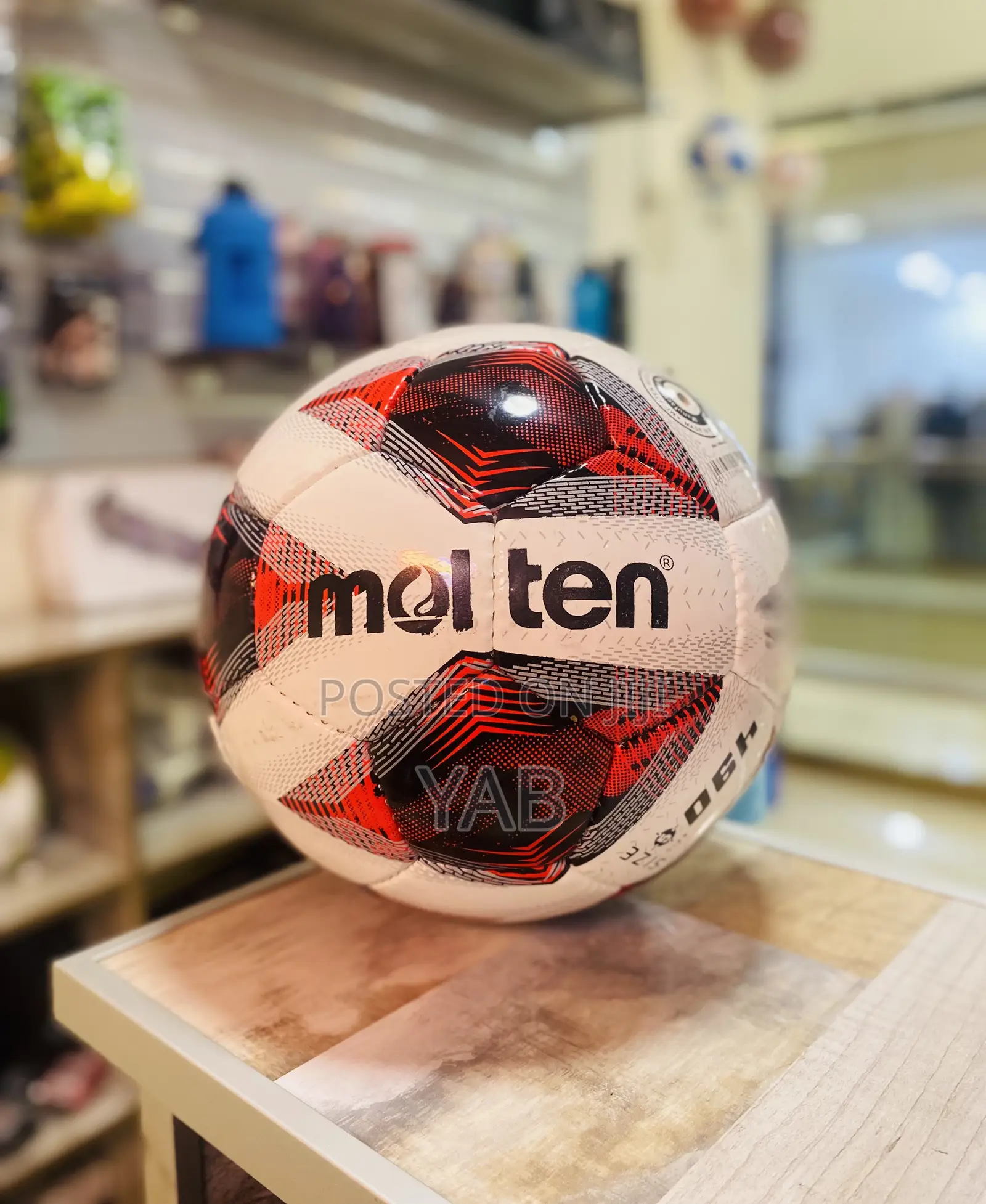 Red Diamonds Ball 490