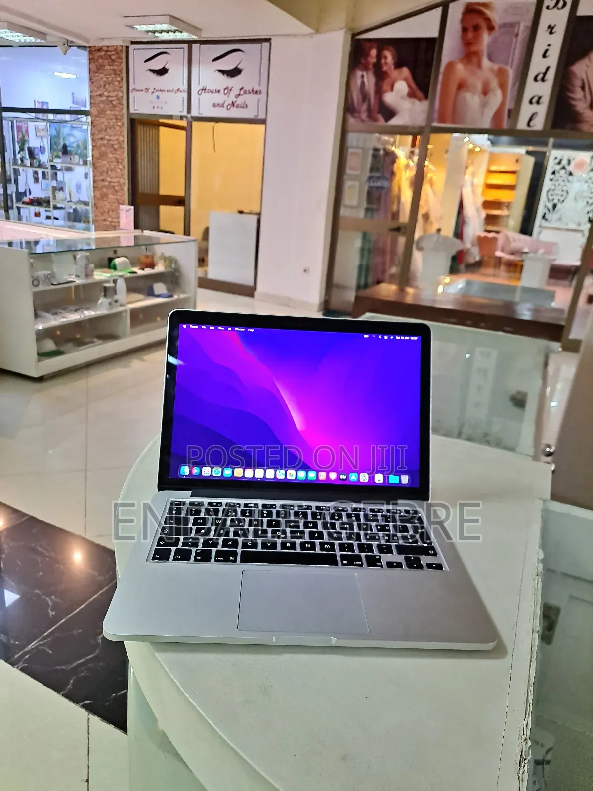 New Laptop Apple MacBook Pro 2015 8GB Intel Core I5 SSD 256GB