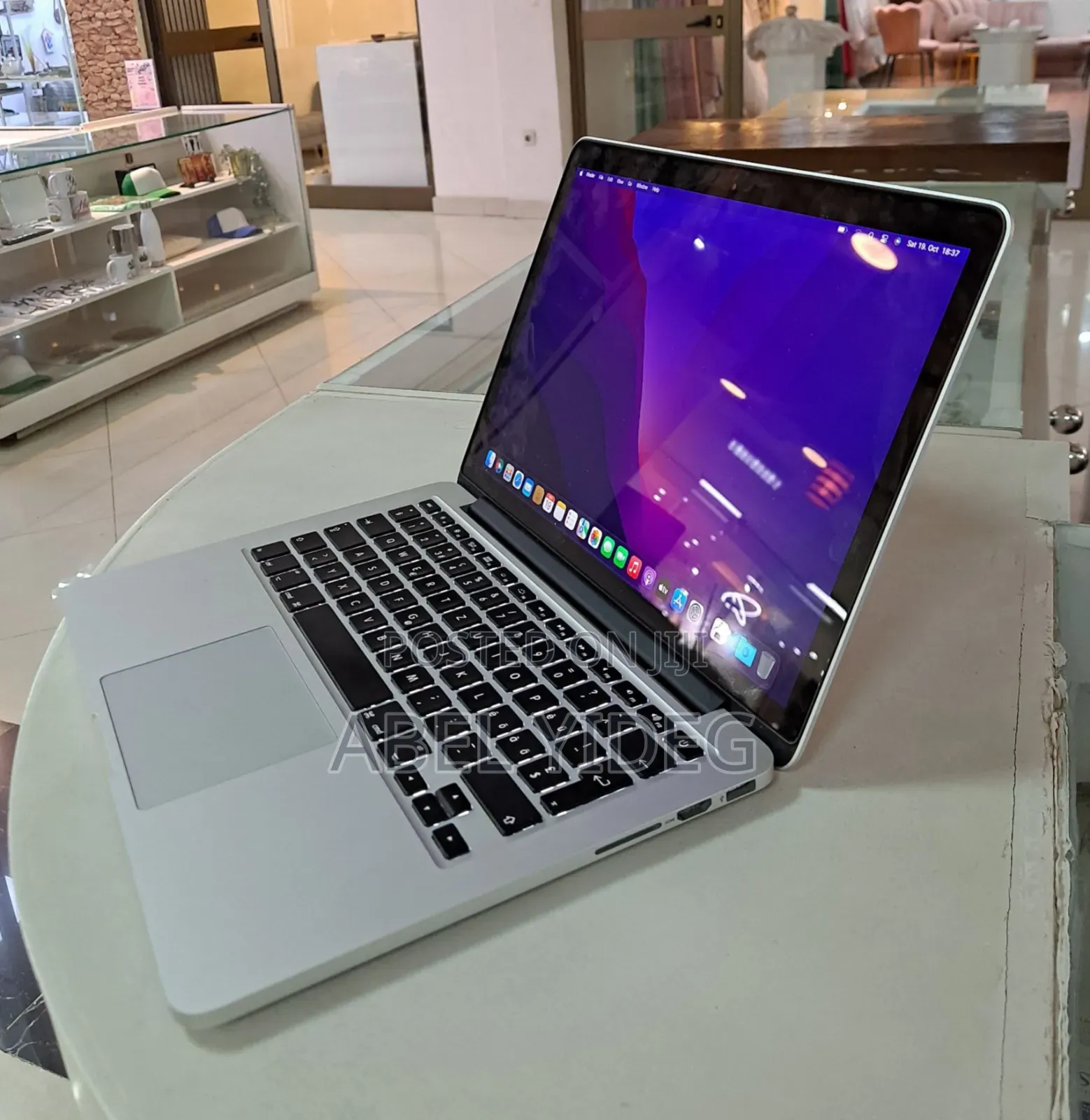 New Laptop Apple MacBook Pro 2015 8GB Intel Core I5 SSD 256GB