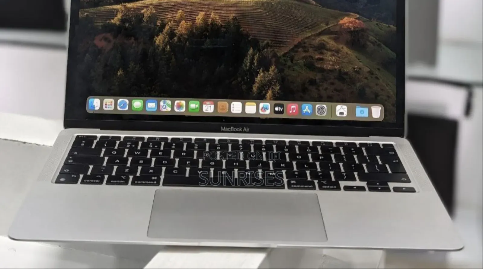 New Laptop Apple MacBook Air 2020 M1 16GB Apple M1 SSD 512GB