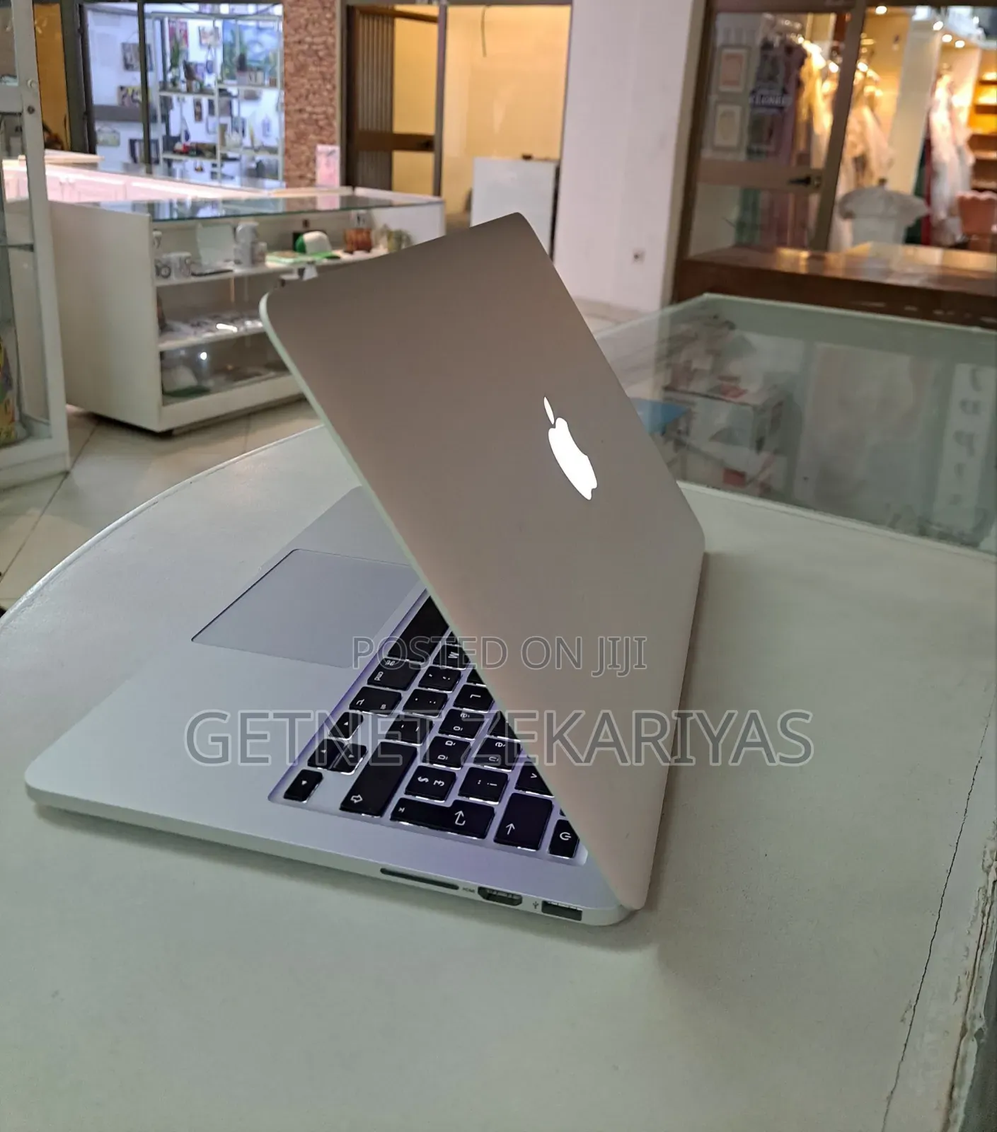 New Laptop Apple MacBook Pro 2015 8GB Intel Core I5 SSD 256GB