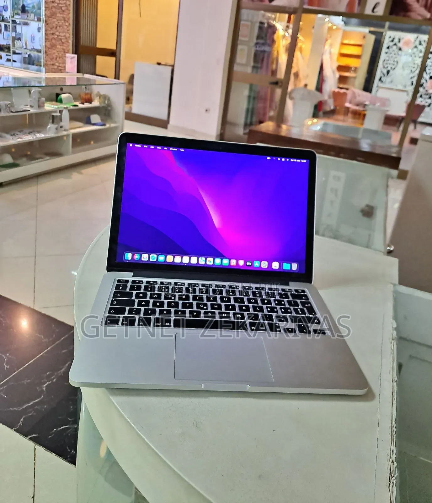 New Laptop Apple MacBook Pro 2015 8GB Intel Core I5 SSD 256GB