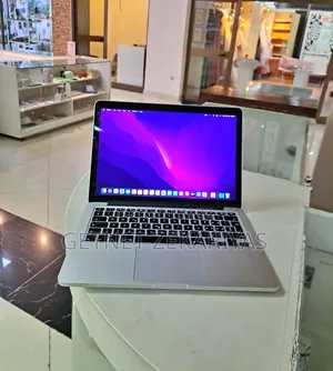 New Laptop Apple MacBook Pro 2015 8GB Intel Core I5 SSD 256GB