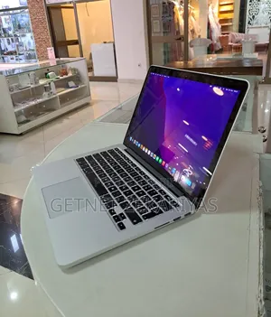 New Laptop Apple MacBook Pro 2015 8GB Intel Core I5 SSD 256GB