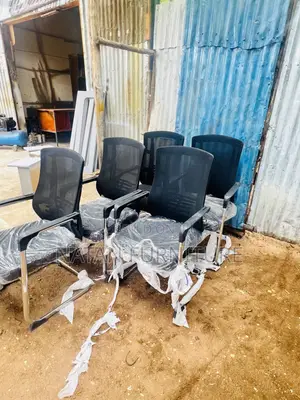 የቢሮ/Office Gust Chair U Leg Imported Withe High Quality