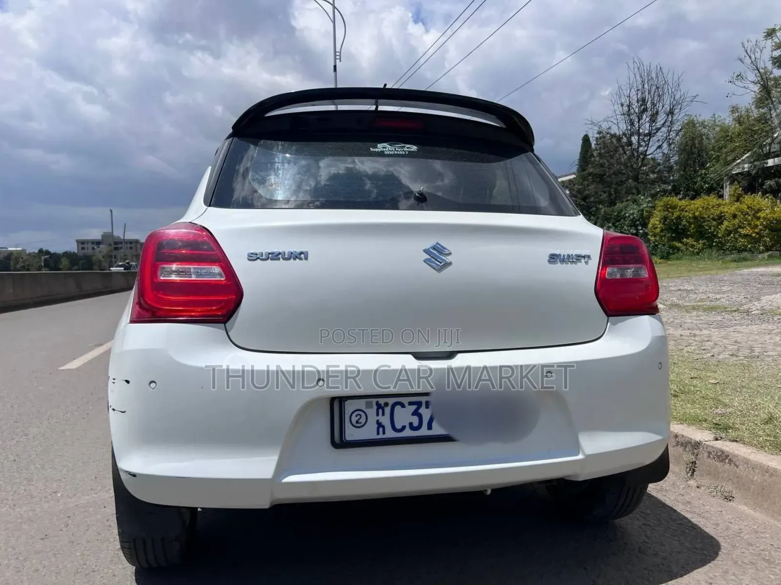 Suzuki Swift 2022 White