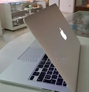 New Laptop Apple MacBook Pro 2015 8GB Intel Core I5 SSD 256GB