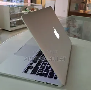 New Laptop Apple MacBook Pro 2015 8GB Intel Core I5 SSD 256GB