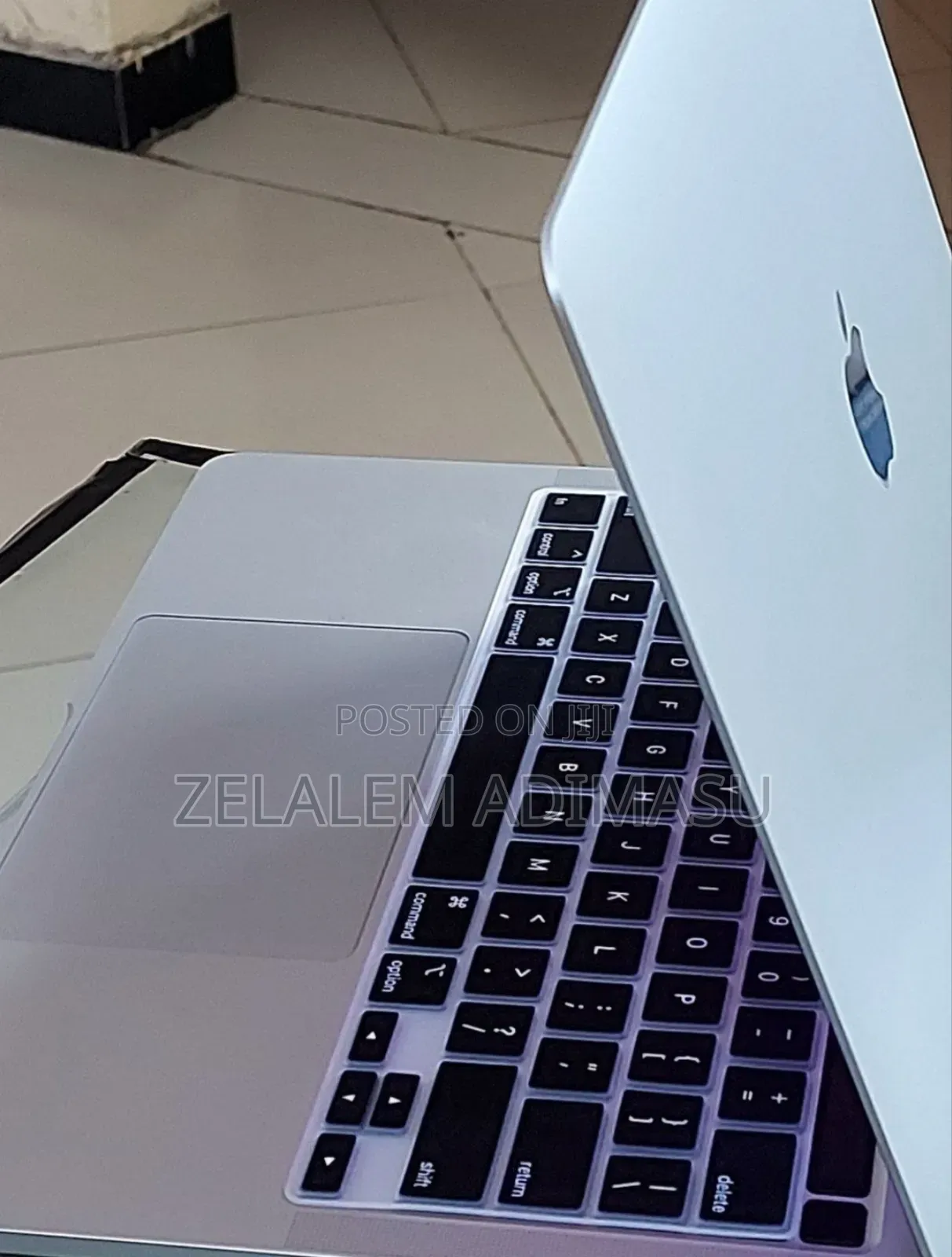 New Laptop Apple MacBook Pro 2022 M2 8GB Intel Core I7 SSD 512GB