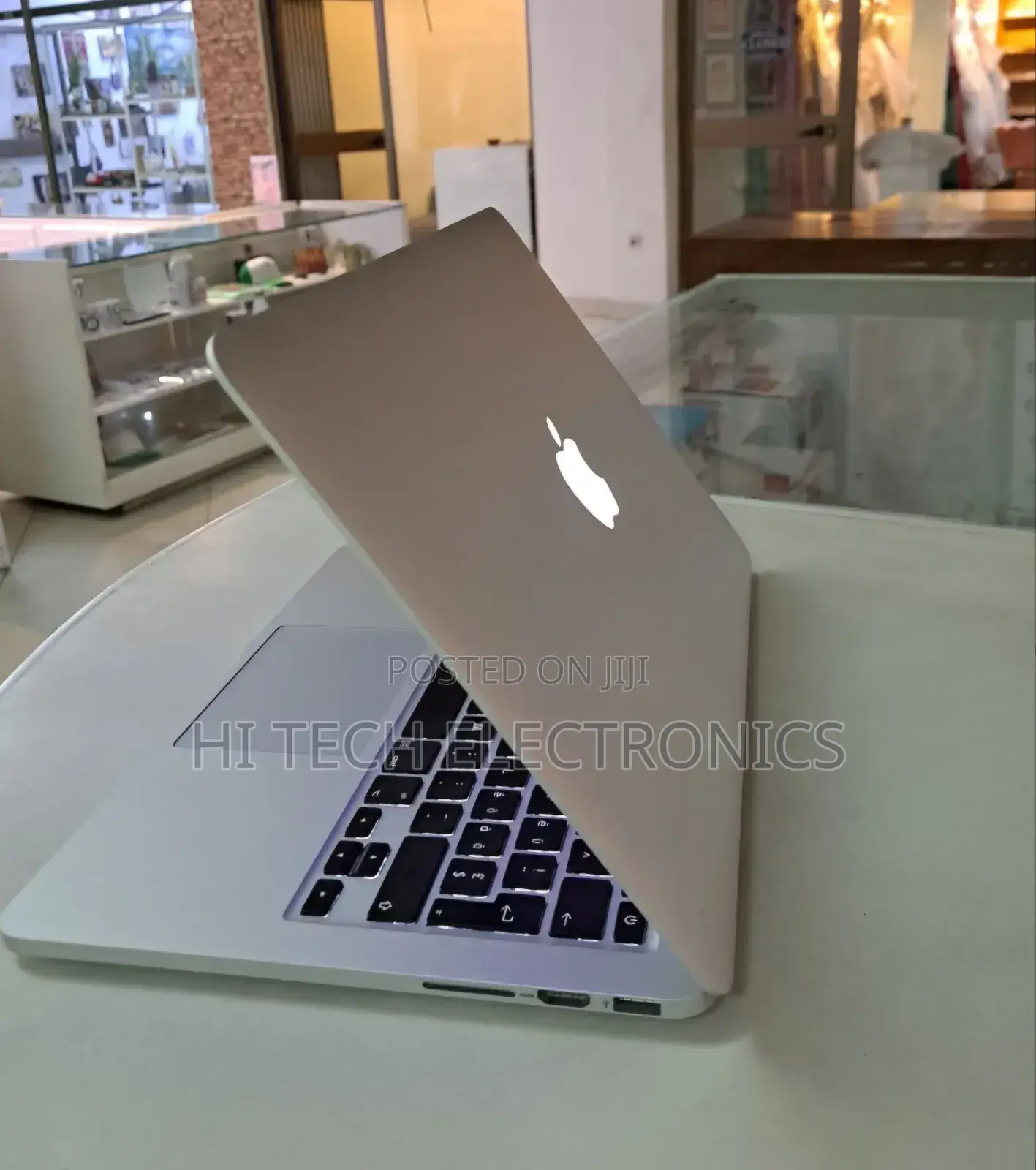 New Laptop Apple MacBook 2015 8GB Intel Core I5 SSD 256GB