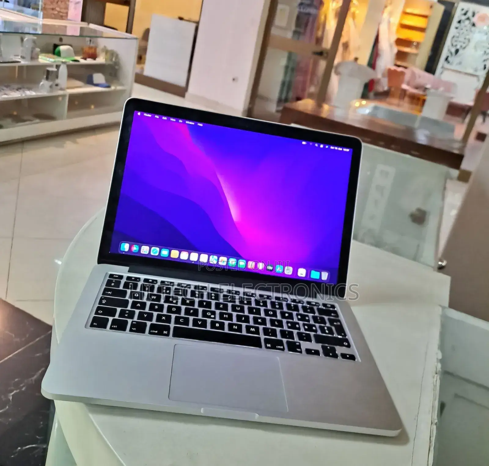 New Laptop Apple MacBook 2015 8GB Intel Core I5 SSD 256GB