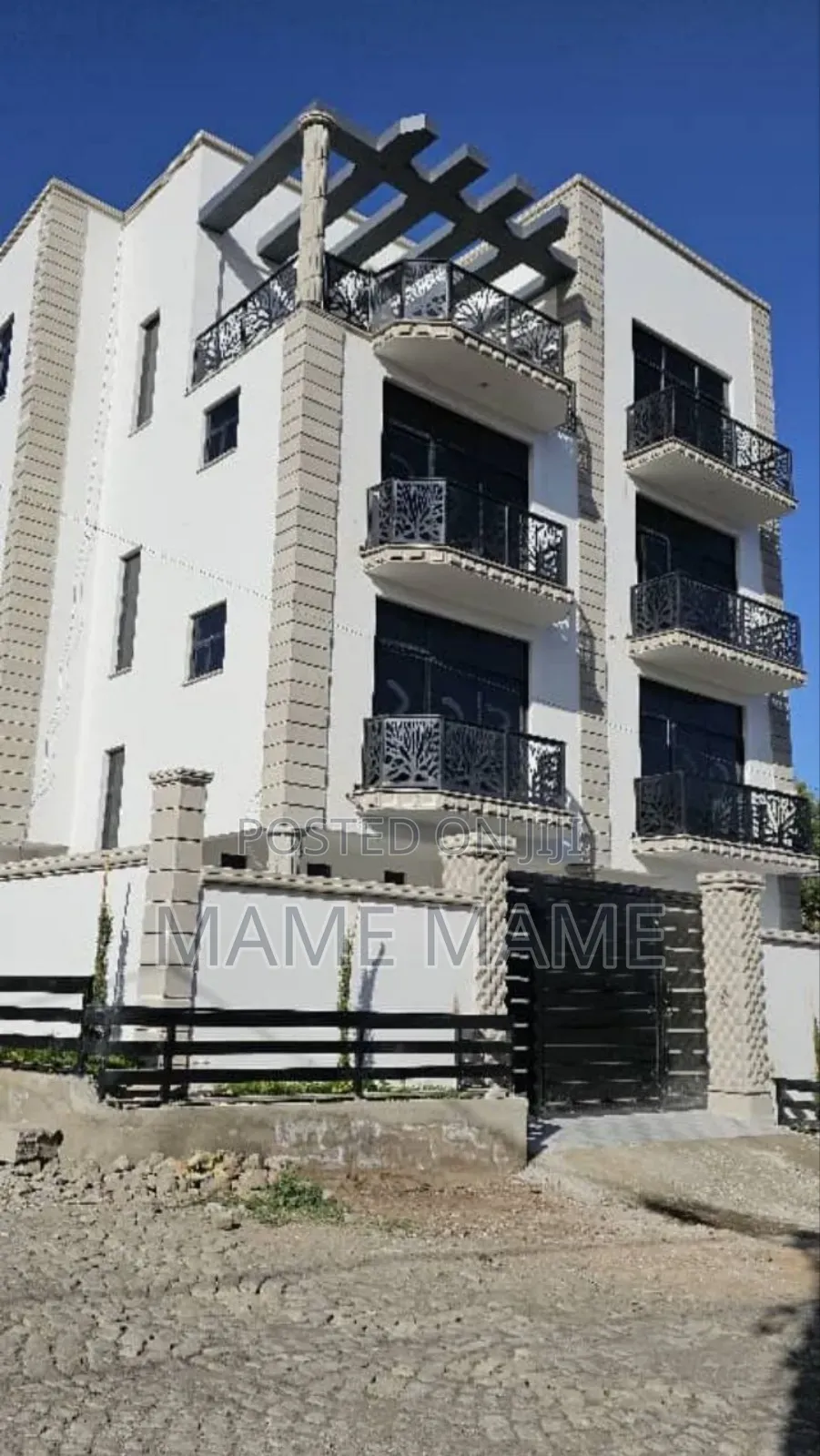 8bdrm House in Addis Abeba, Bole for sale