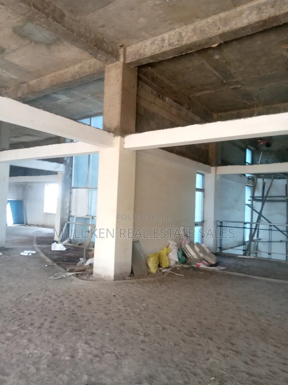 የሚሸጥ ሱቅ በ22 እና መገናኛ