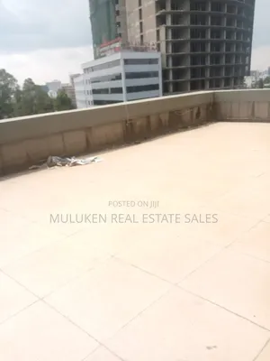 የሚሸጥ ሱቅ በ22 እና መገናኛ