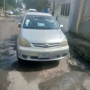 Toyota Platz 2005 Silver