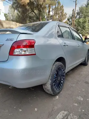 Toyota Yaris 2010 Silver