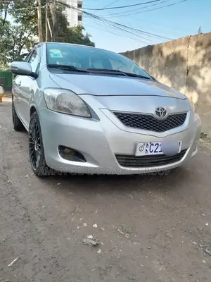 Toyota Yaris 2010 Silver