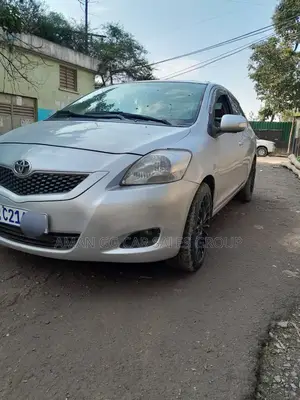 Toyota Yaris 2010 Silver