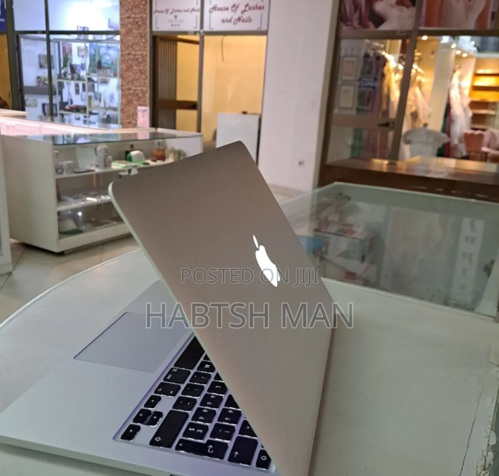 New Laptop Apple MacBook Pro 2015 8GB Intel Core I5 SSD 256GB