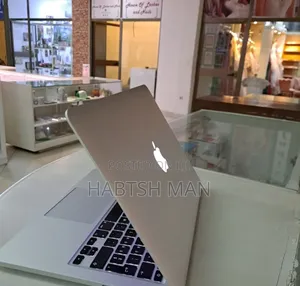 New Laptop Apple MacBook Pro 2015 8GB Intel Core I5 SSD 256GB