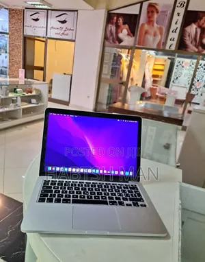 New Laptop Apple MacBook Pro 2015 8GB Intel Core I5 SSD 256GB