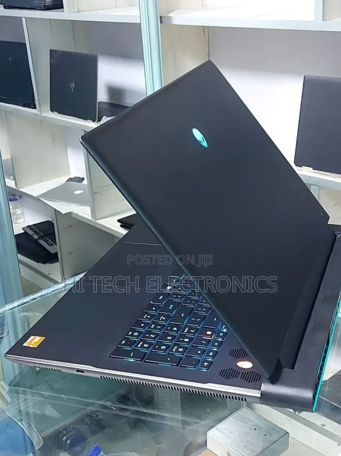 New Laptop Dell Alienware M18 R2 24GB AMD Ryzen 9 SSD 1T