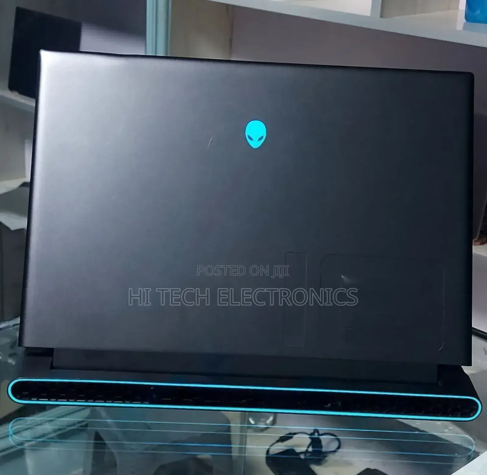 New Laptop Dell Alienware M18 R2 24GB AMD Ryzen 9 SSD 1T