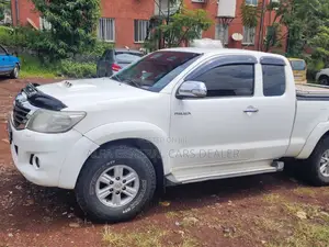 Photo - Toyota Hilux 2014 White