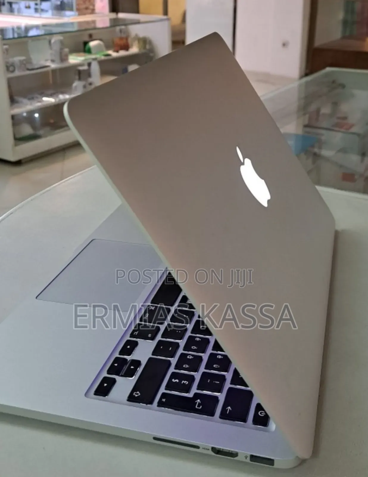 New Laptop Apple MacBook Pro 2015 8GB Intel Core I5 SSD 256GB