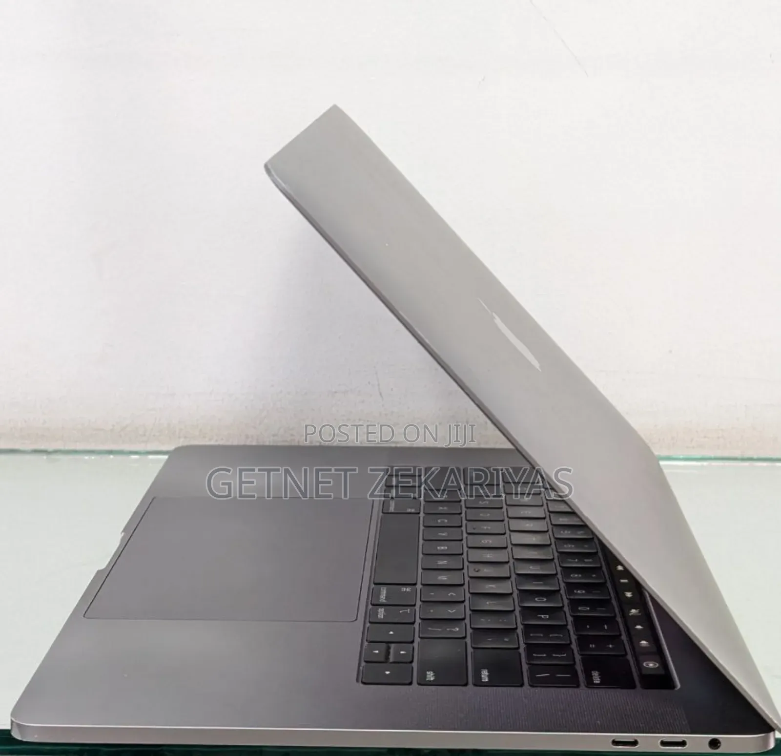 New Laptop Apple MacBook Pro 2018 32GB Intel Core I9 SSD 512GB