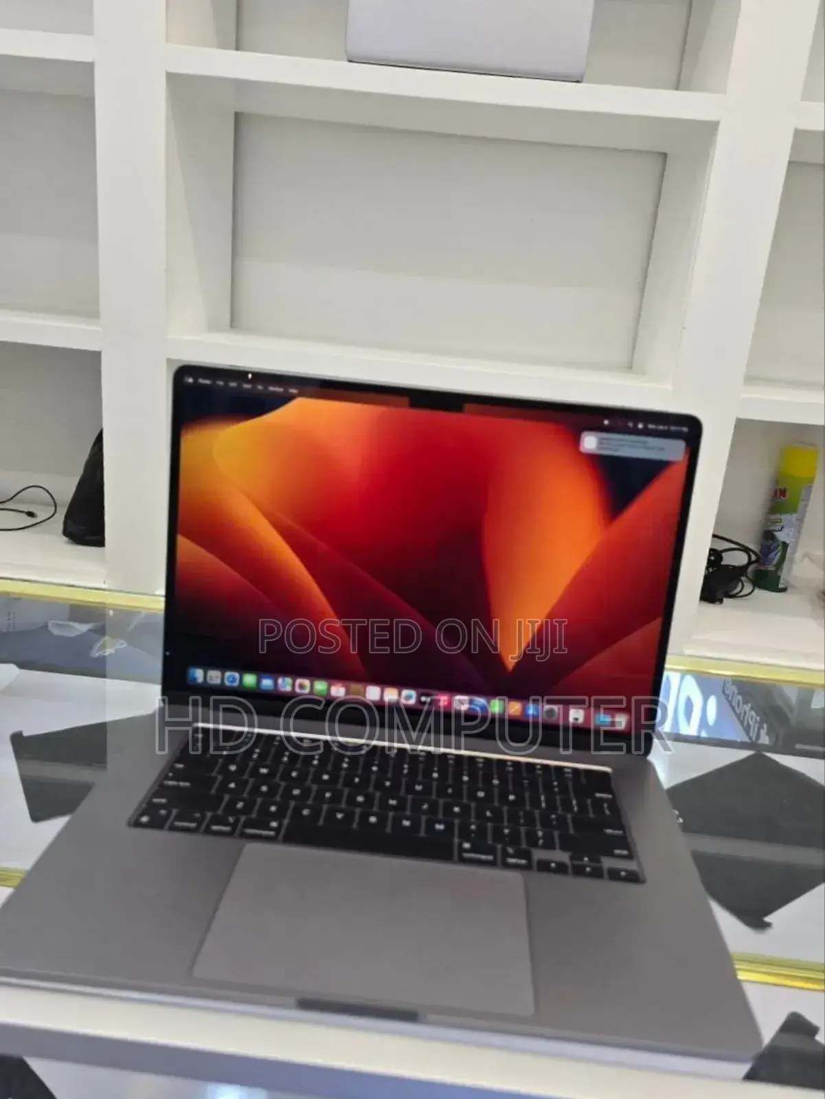 New Laptop Apple MacBook Pro 2022 M2 8GB Intel Core I9 SSD 256GB