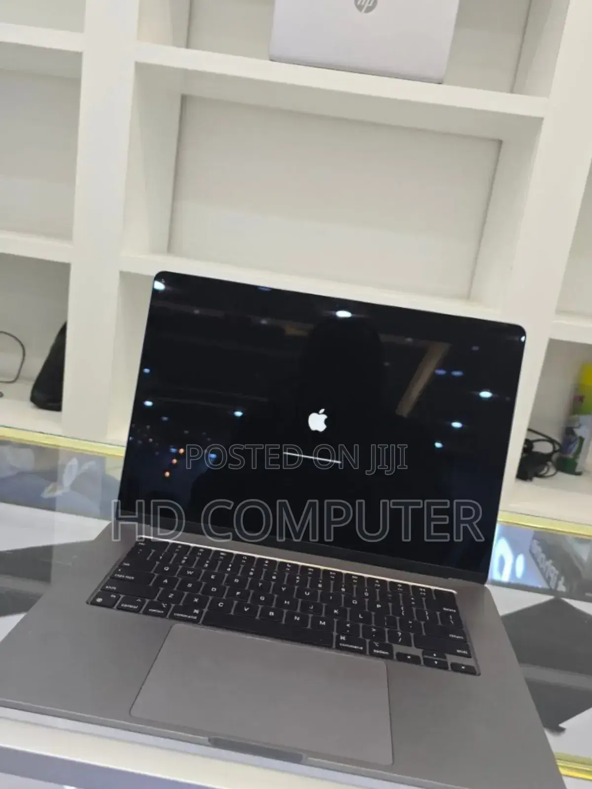 New Laptop Apple MacBook Pro 2022 M2 8GB Intel Core I9 SSD 256GB