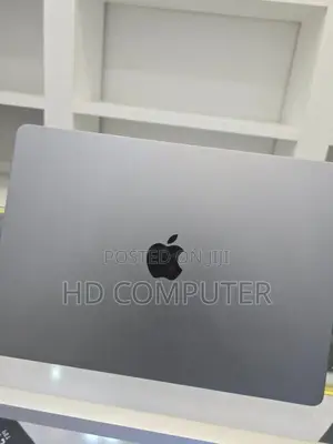 New Laptop Apple MacBook Pro 2022 M2 8GB Intel Core I9 SSD 256GB
