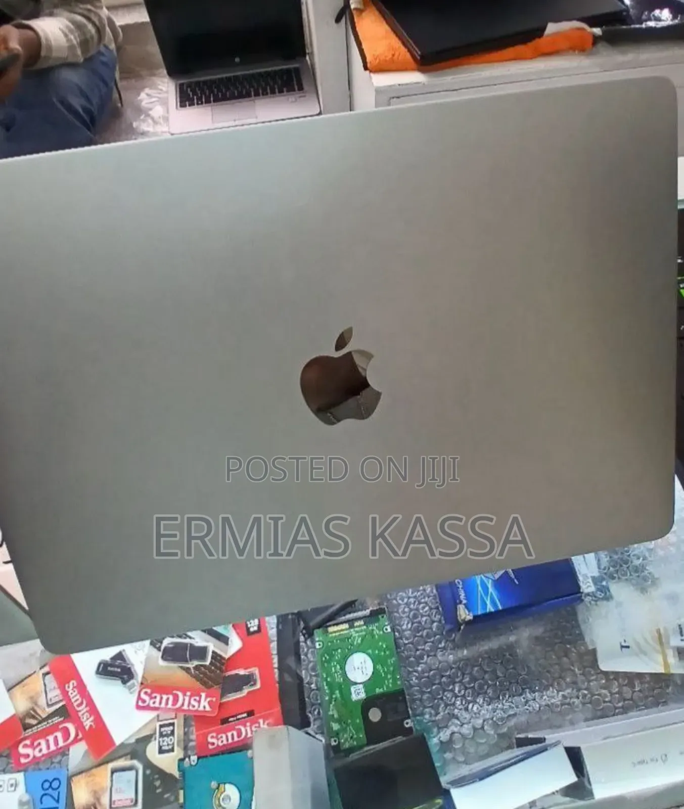 New Laptop Apple MacBook Pro 2023 M2 8GB Apple M2 SSD 256GB