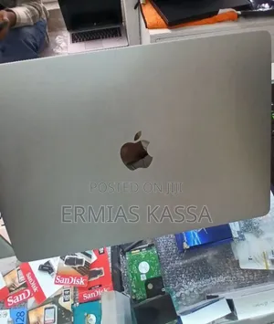 New Laptop Apple MacBook Pro 2023 M2 8GB Apple M2 SSD 256GB