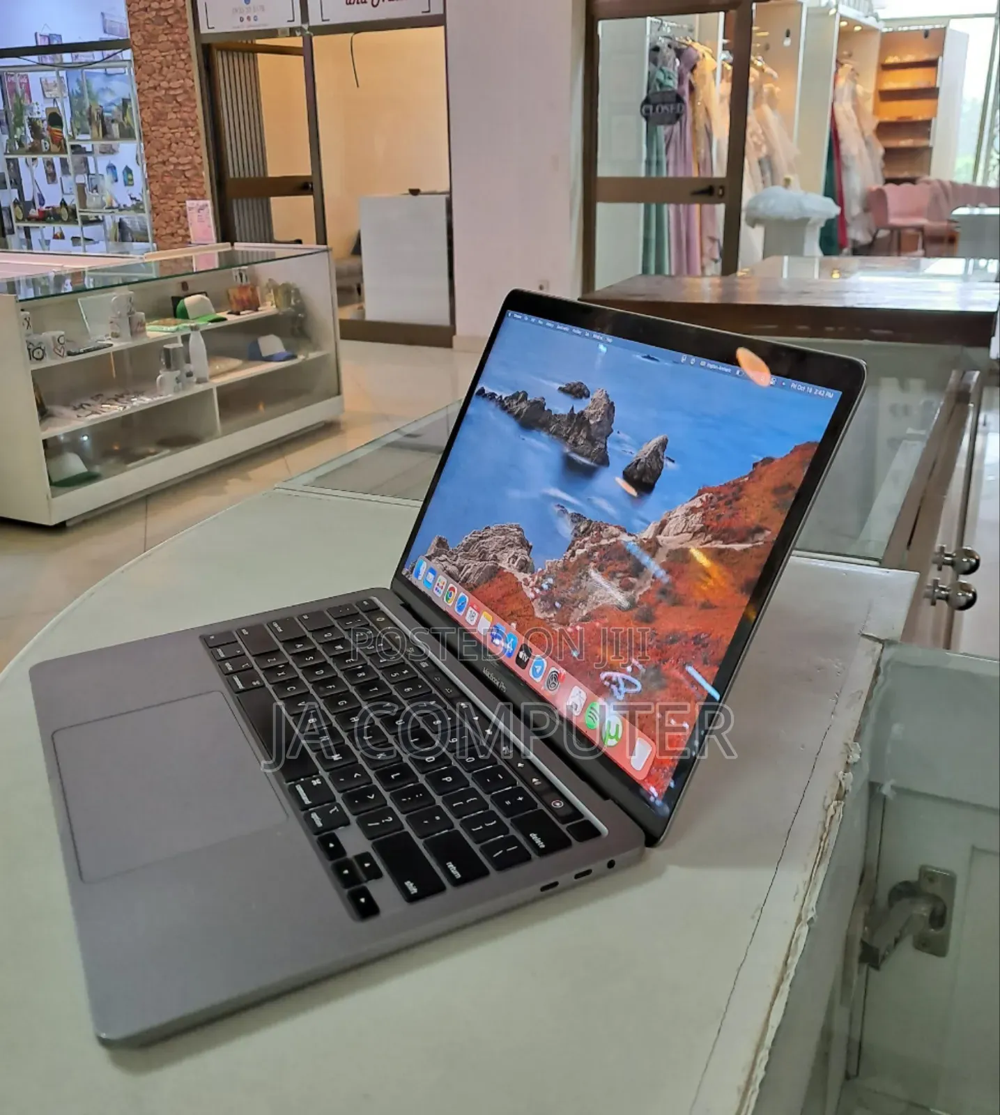 New Laptop Apple MacBook Pro 2020 16GB Intel Core I5 SSD 512GB