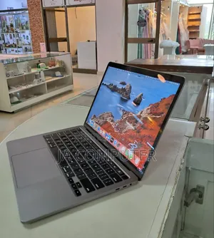 New Laptop Apple MacBook Pro 2020 16GB Intel Core I5 SSD 512GB