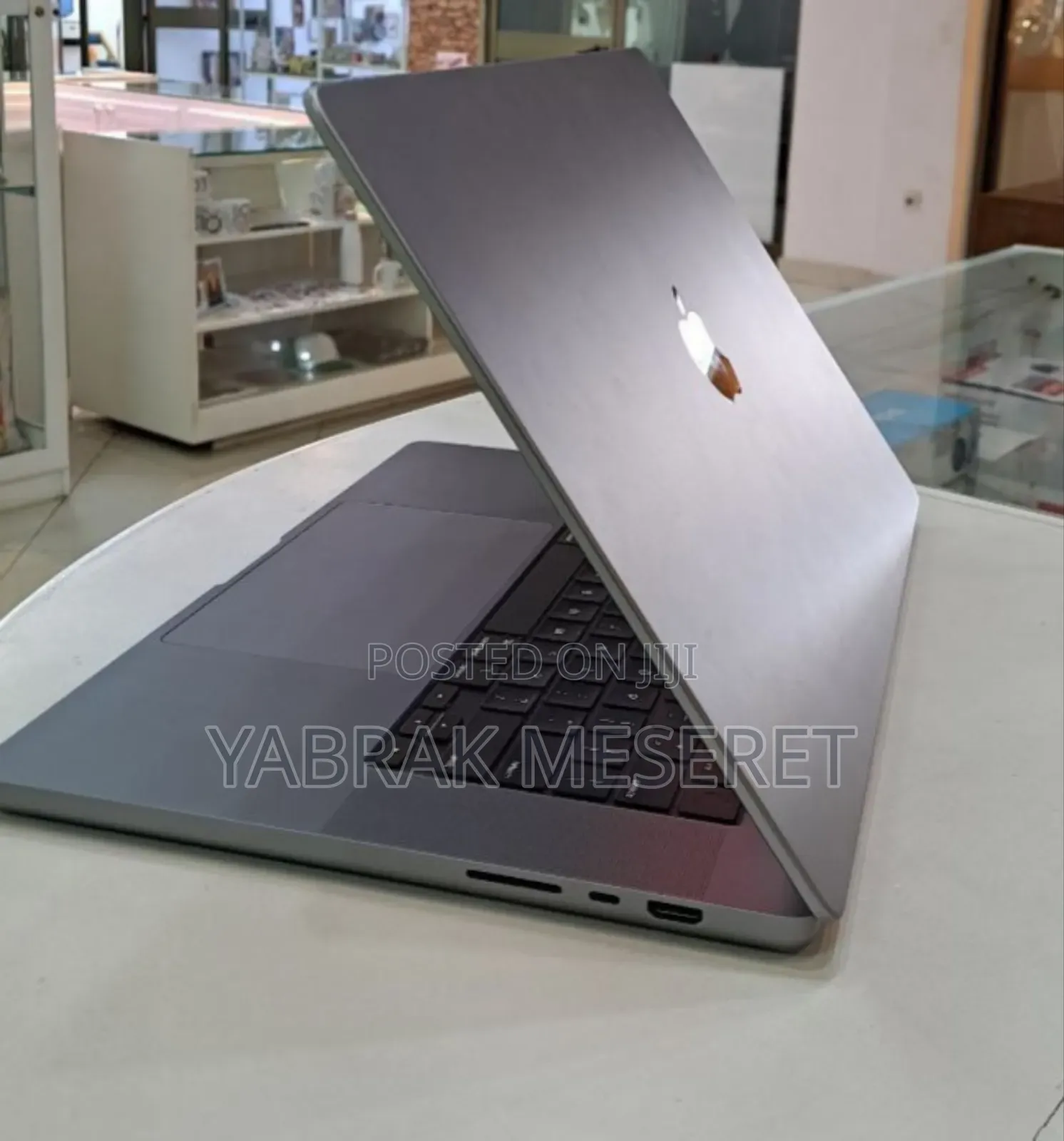 New Laptop Apple MacBook Pro 2023 M2 32GB Apple M2 SSD 512GB