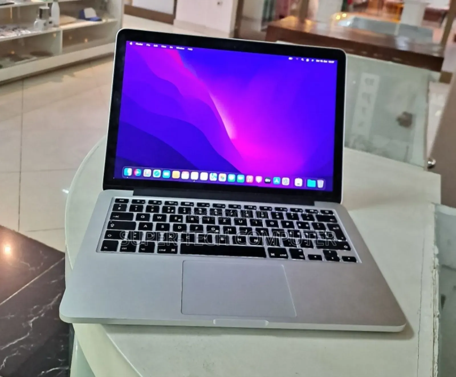 New Laptop Apple MacBook Pro 2015 8GB Intel Core I5 SSD 256GB
