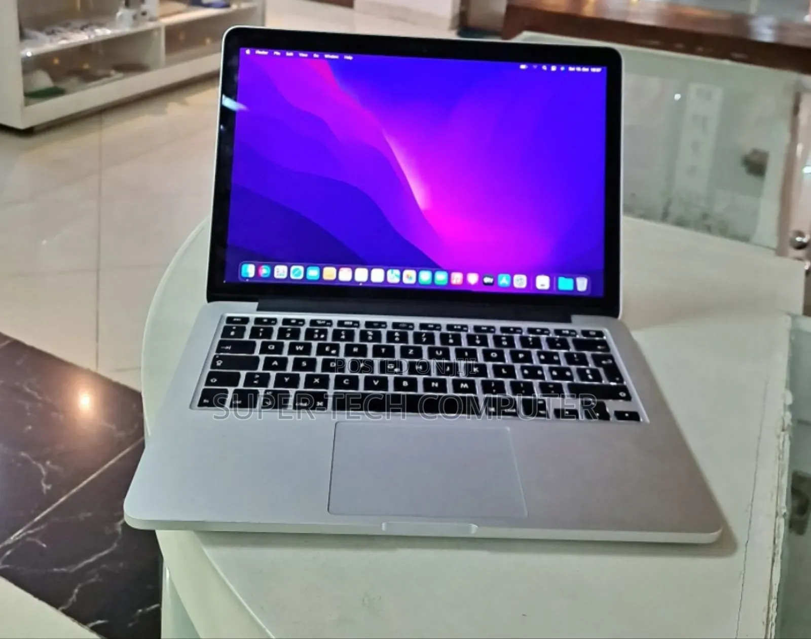 New Laptop Apple MacBook Pro 2015 8GB Intel Core I5 SSD 256GB