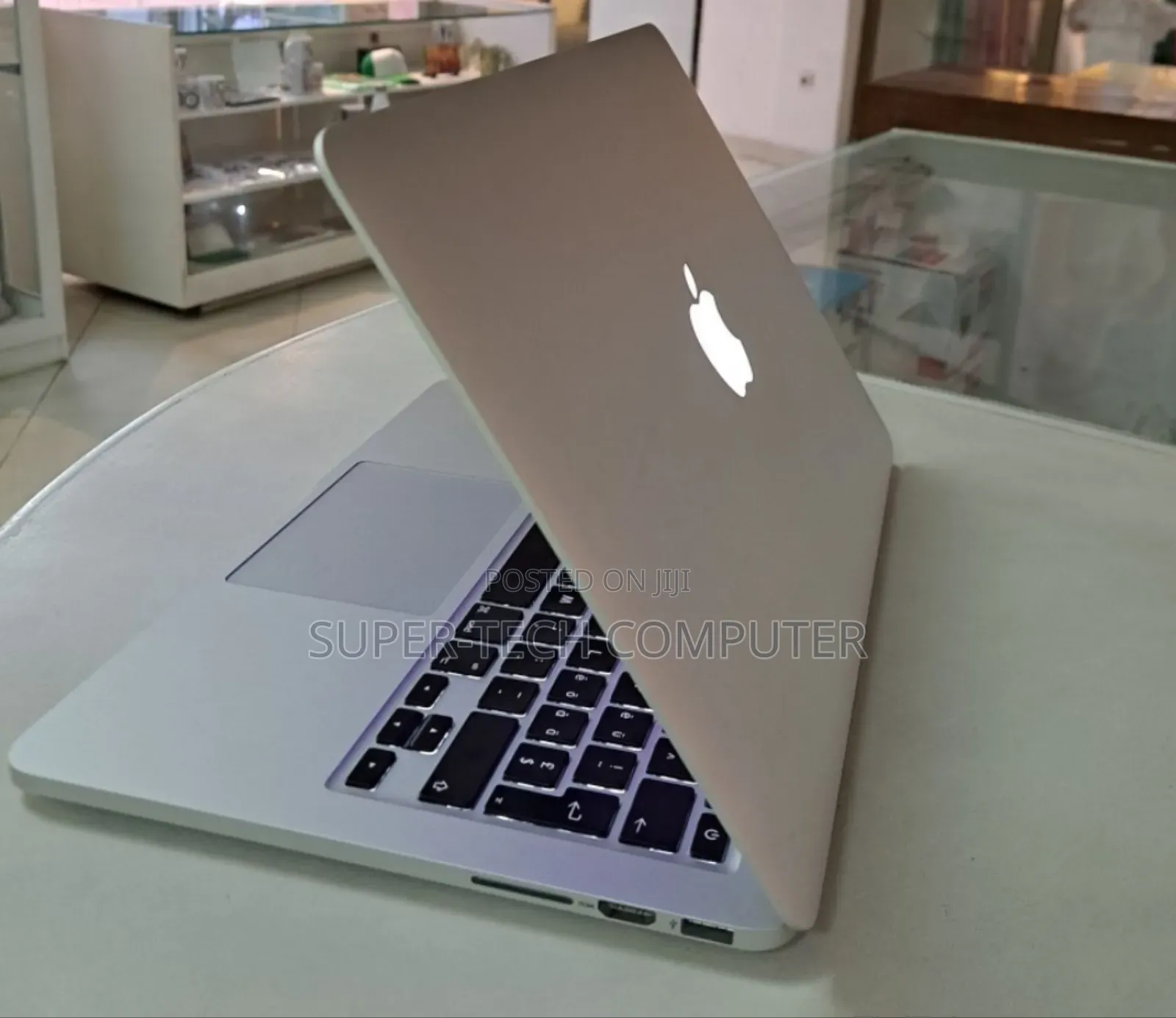 New Laptop Apple MacBook Pro 2015 8GB Intel Core I5 SSD 256GB