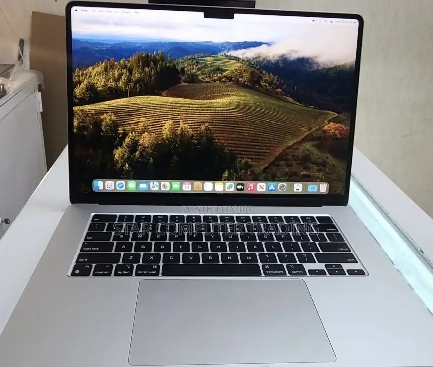 New Laptop Apple MacBook Air 2022 M2 8GB Apple M2 SSD 256GB